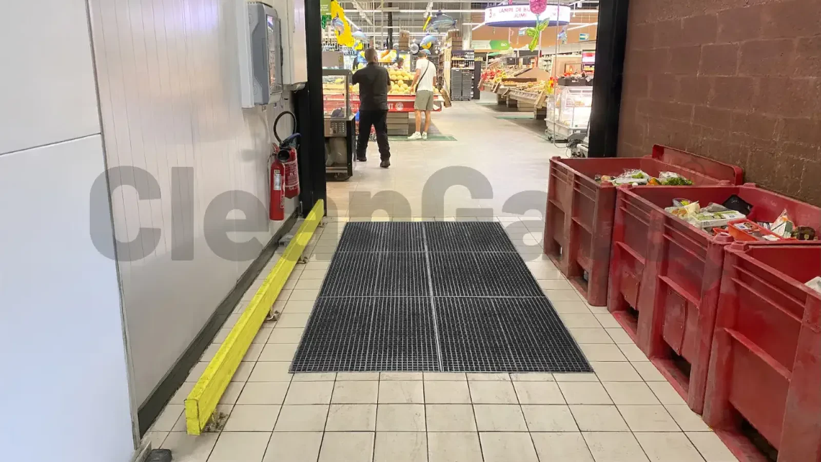Transition between outside and store