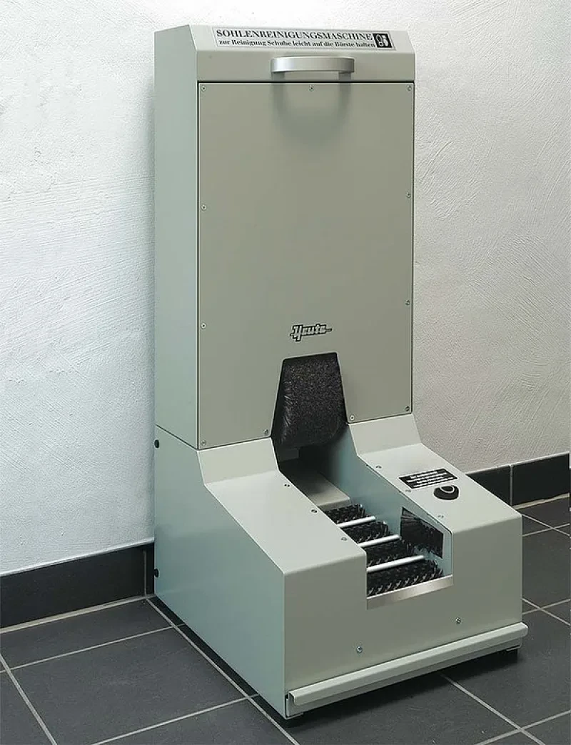Solamat 100 - mașină compactă de curățare tălpi și fețe încălțăminte
