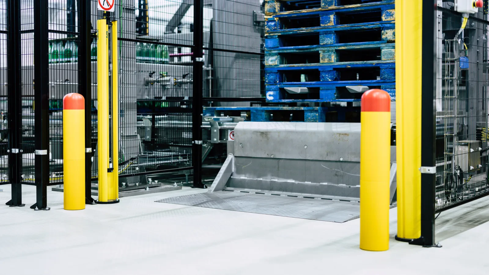 Aisle entrance protected by bollards