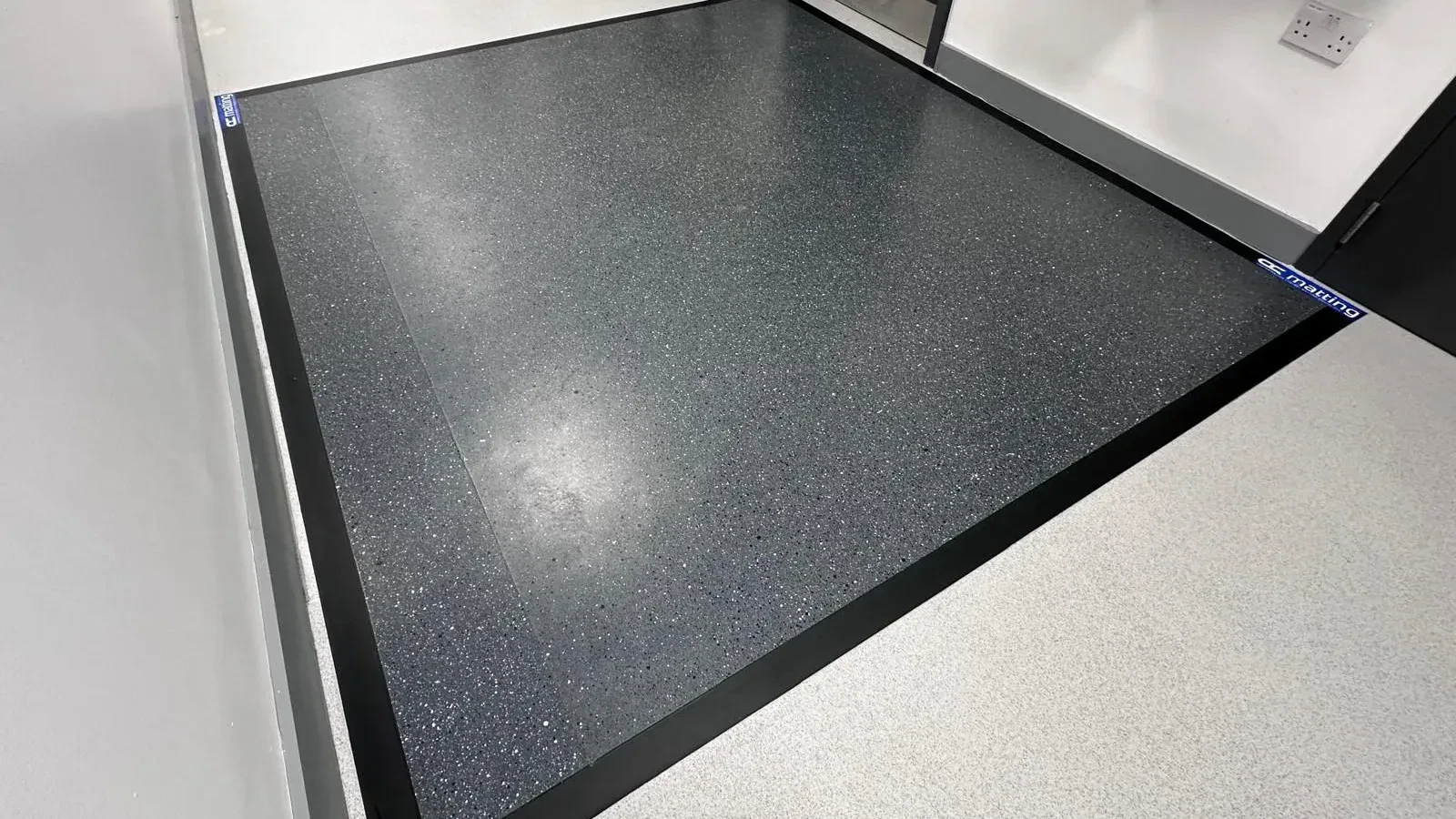 Entrances to cleanrooms and controlled environments