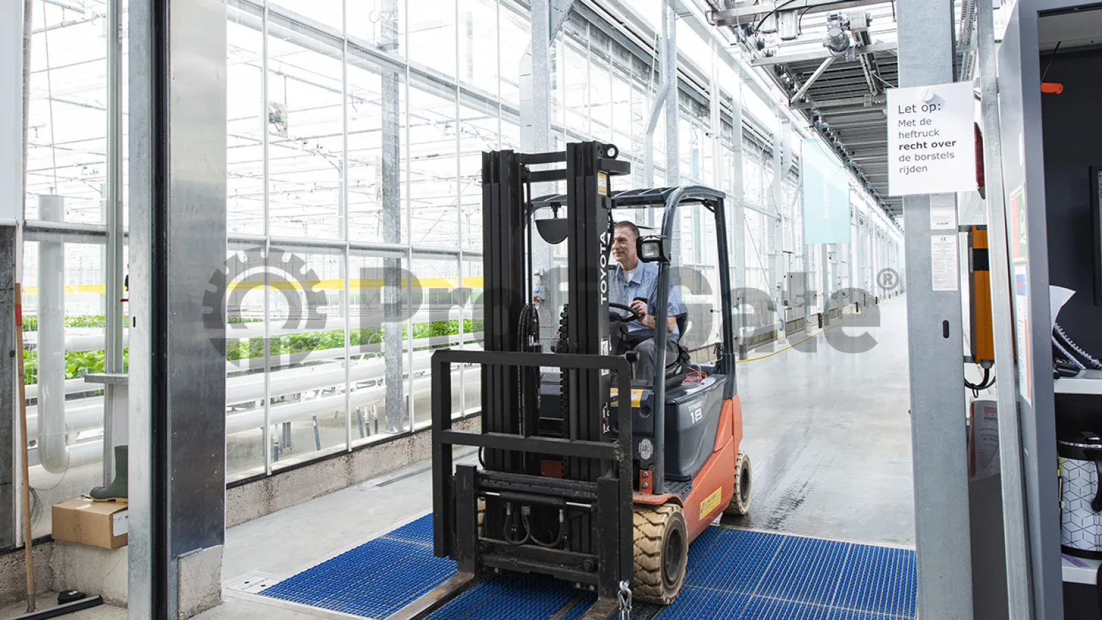 Access for mobile equipment