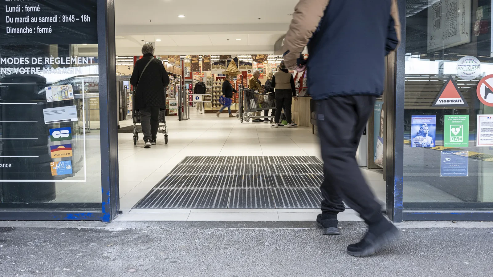 Commercial entrance with people and trolleys