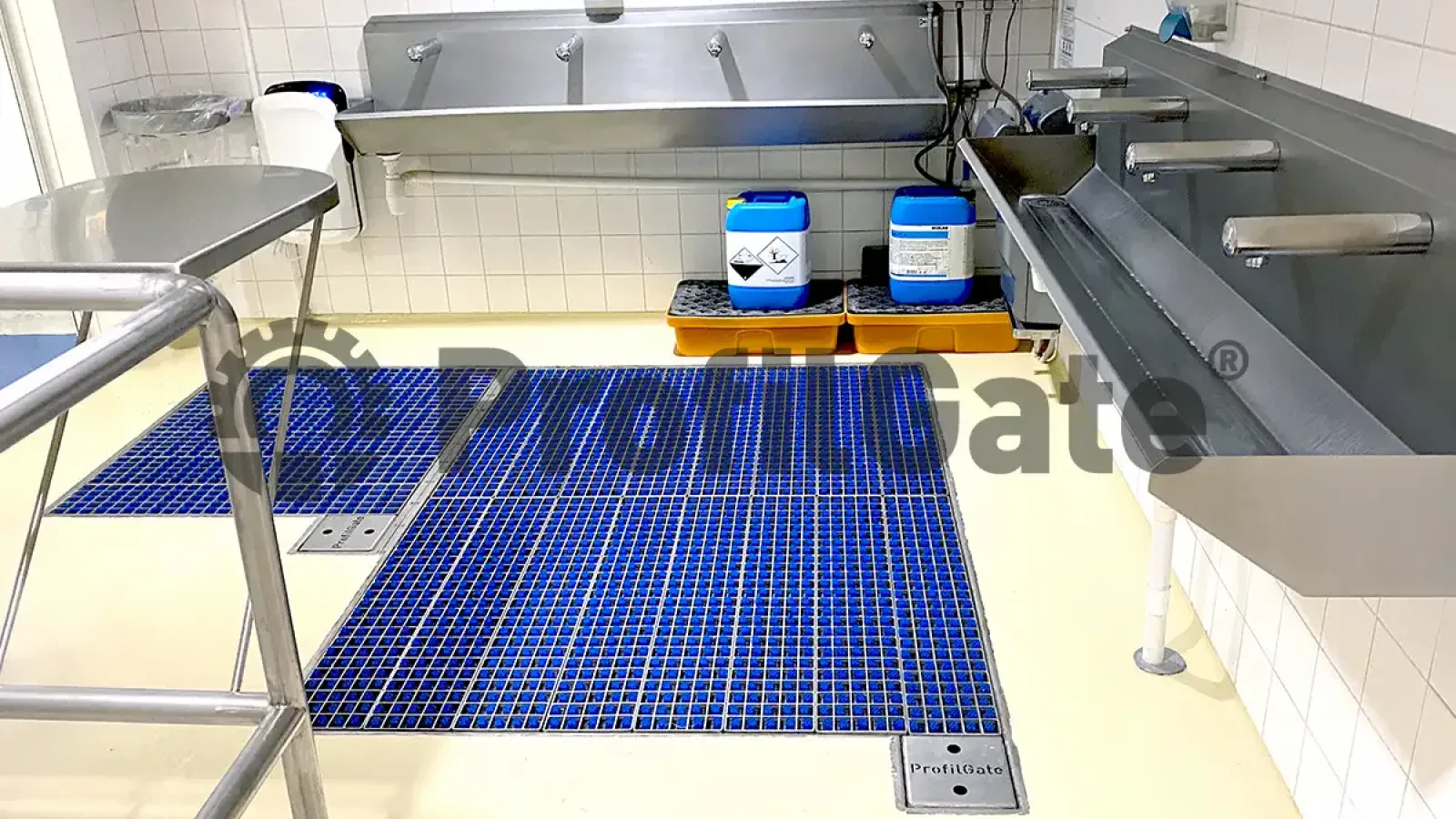 Sole cleaning beside the handwashing step