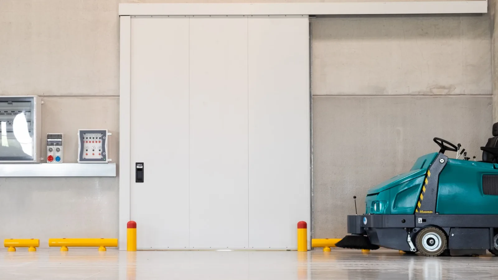 Loading door with low-level protection