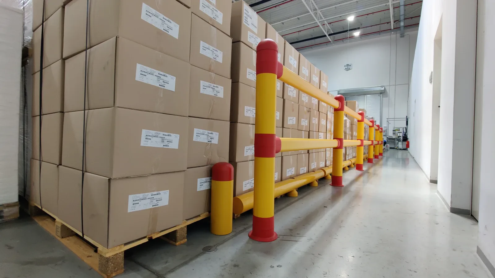 Separation beside pallet storage