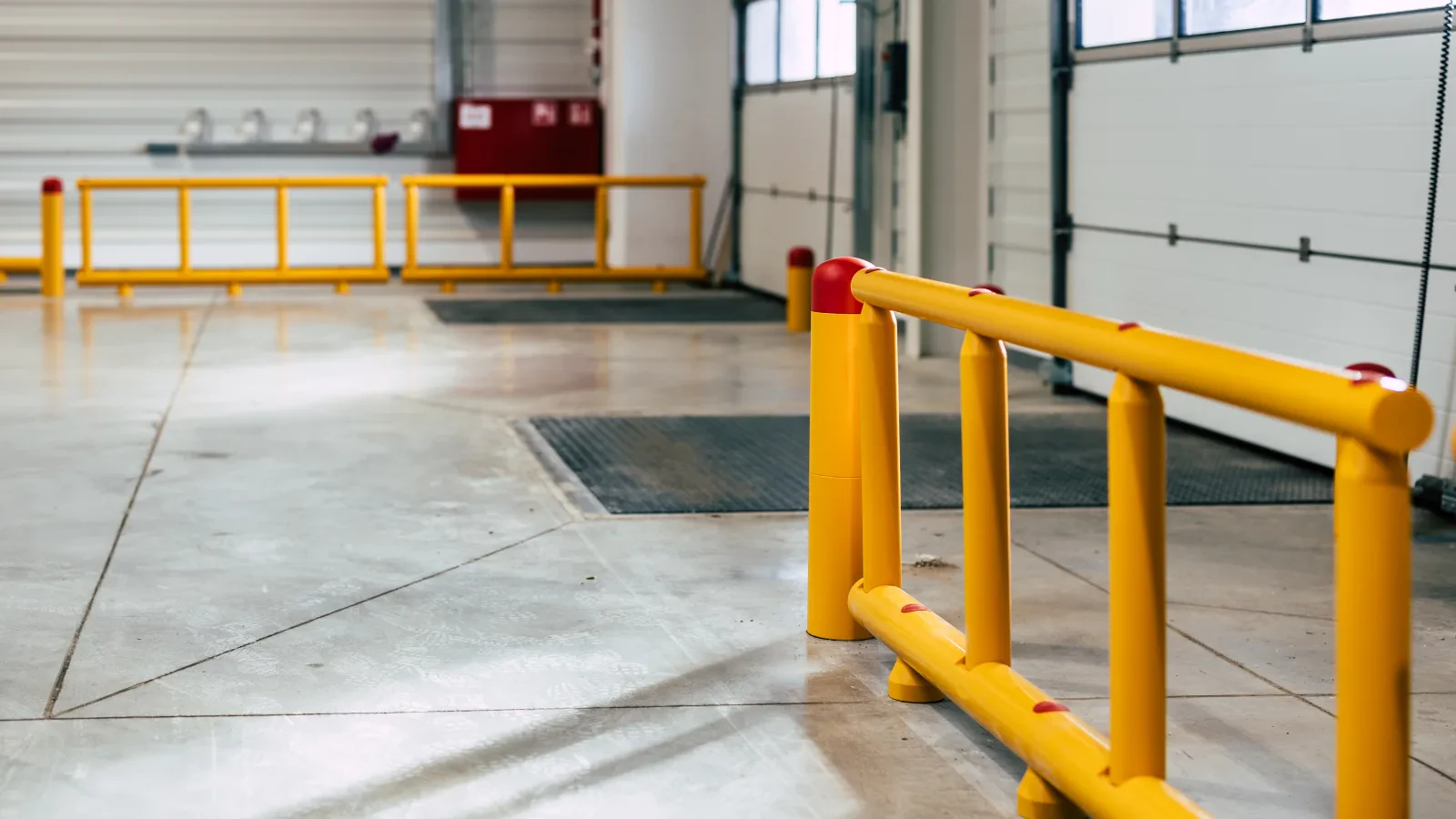 Separation beside a loading area