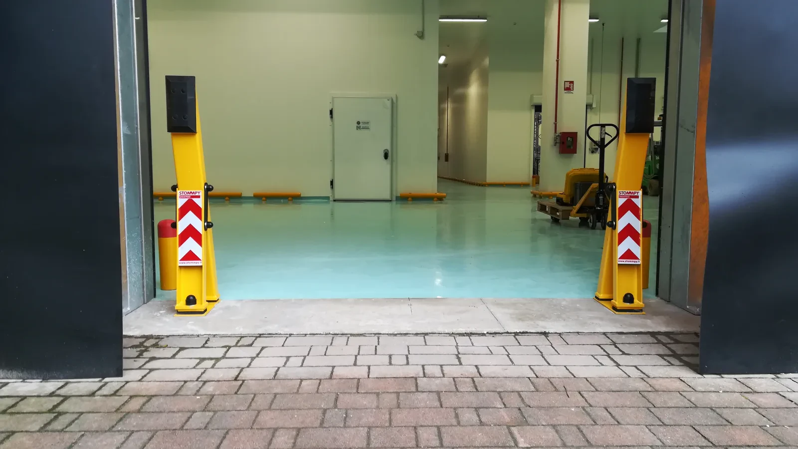 Food corridors and doors