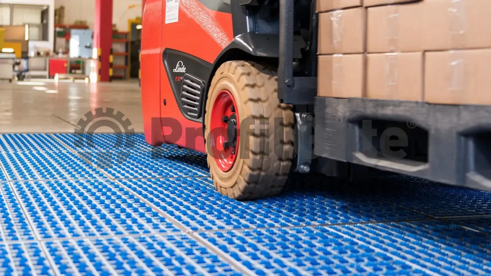 ProfilGate cleans wheels and soles while traffic keeps moving