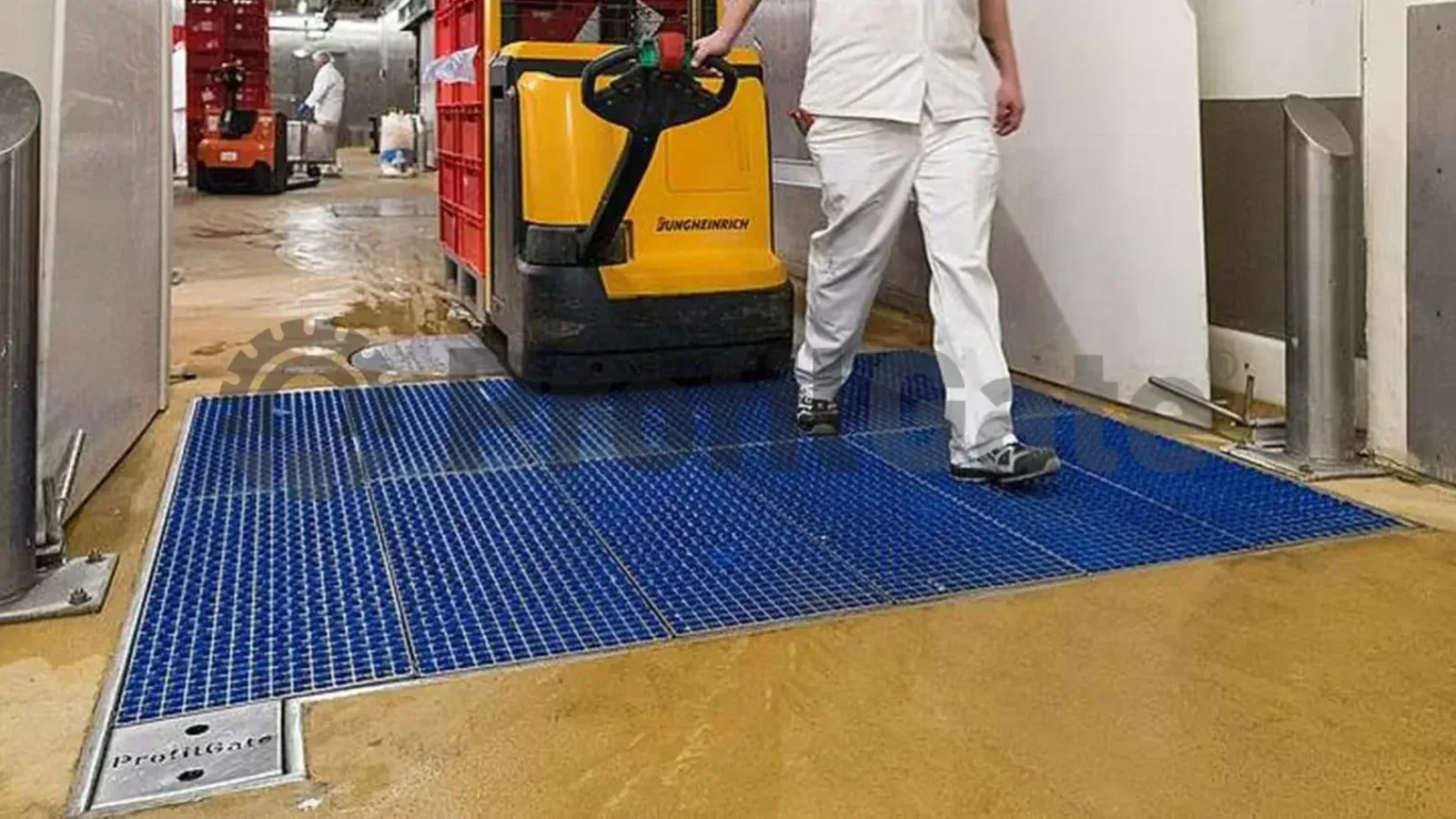 Dry mechanical cleaning or wet cleaning