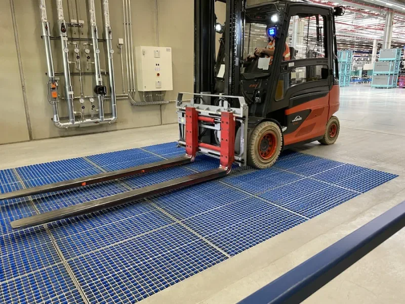 Wheel and tyre cleaning systems